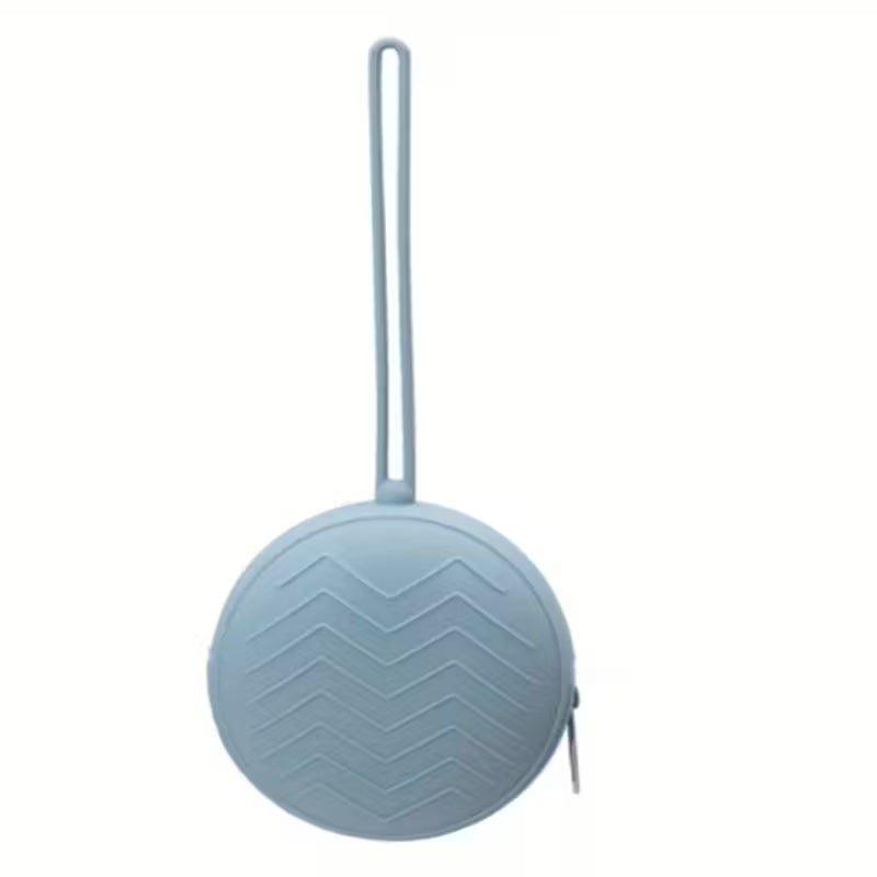 Pacifier case with zipper