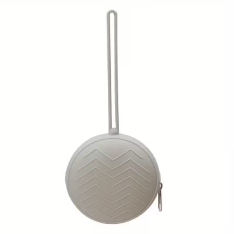 Pacifier case with zipper