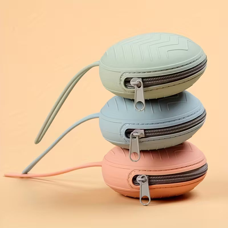Pacifier case with zipper