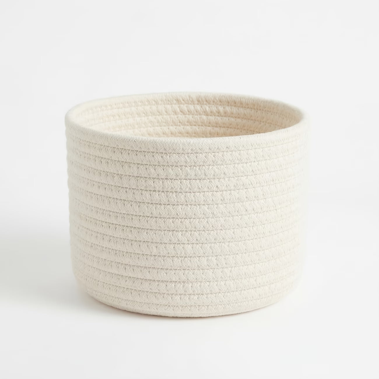 Round woven basket